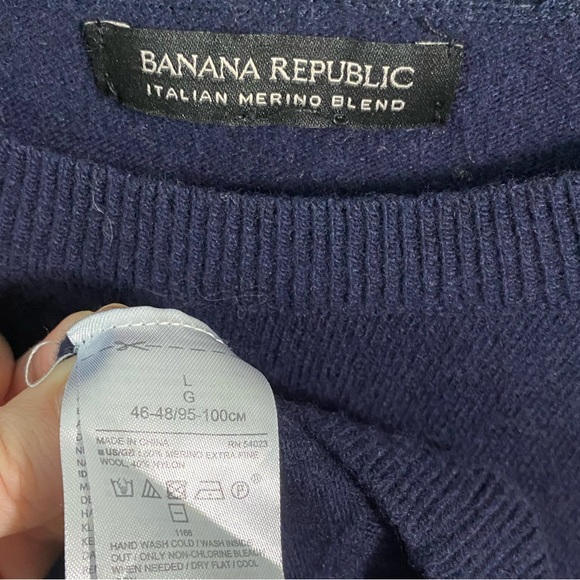 Navy Blue w/white Stars Banana Republic sweater - Picture 2 of 3